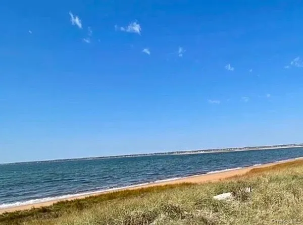 $1,599,999 | 41 Red Cedar Point Road, Hampton Bays, NY 11946