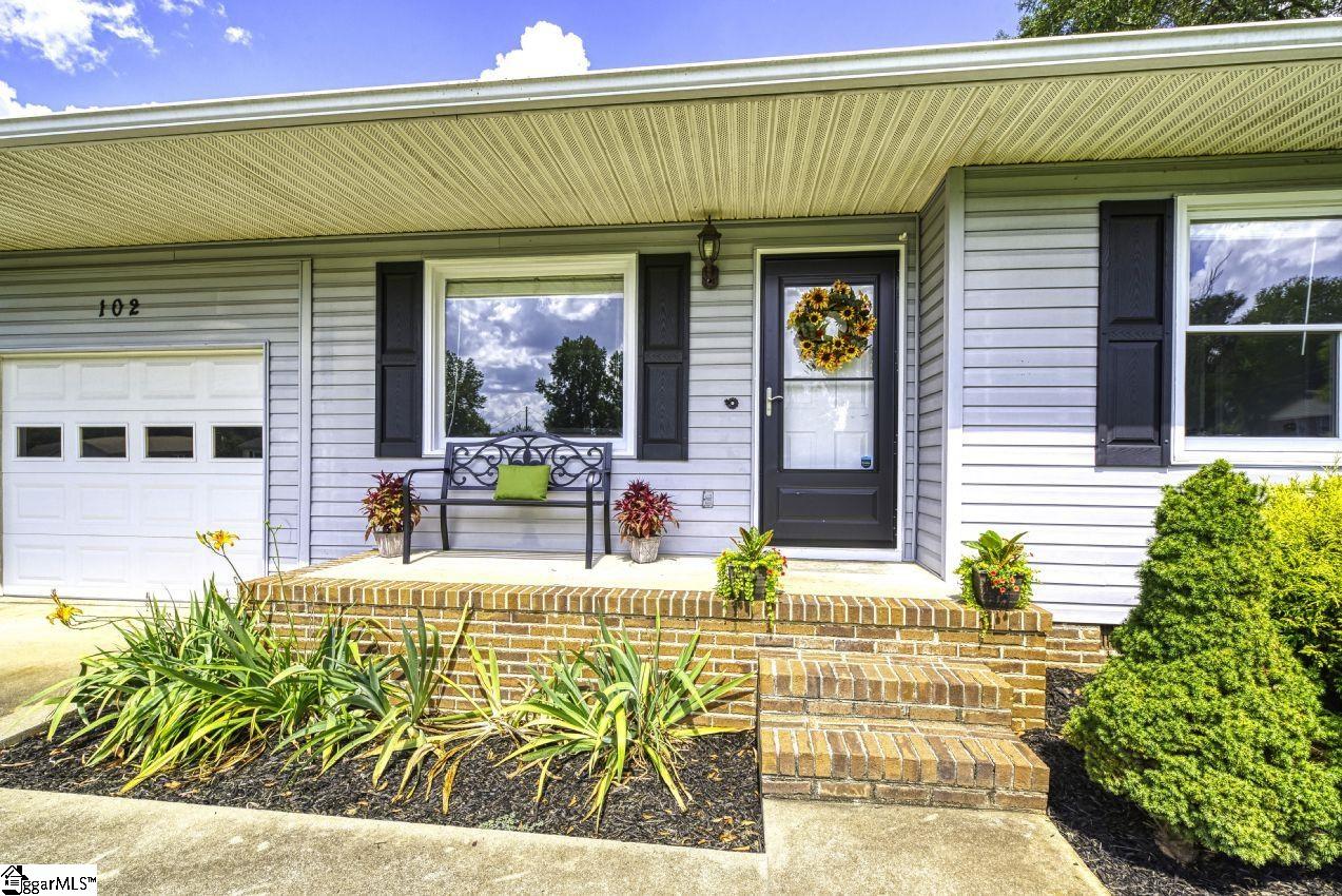 102 Blue Ridge Drive Fountain Inn, SC 29644 - Photo 3 of 30 Gallery Image 3