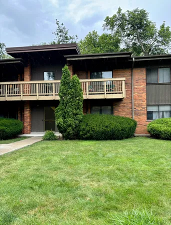 $199,900 | 485 Duane Terrace, Unit B4, Glen Ellyn, IL 60137