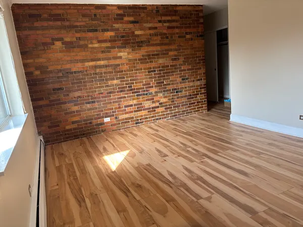 $199,900 | 485 Duane Terrace, Unit B4, Glen Ellyn, IL 60137