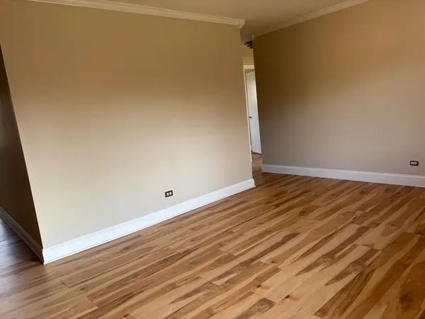 $199,900 | 485 Duane Terrace, Unit B4, Glen Ellyn, IL 60137