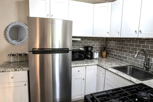 $199,900 | 485 Duane Terrace, Unit B4, Glen Ellyn, IL 60137