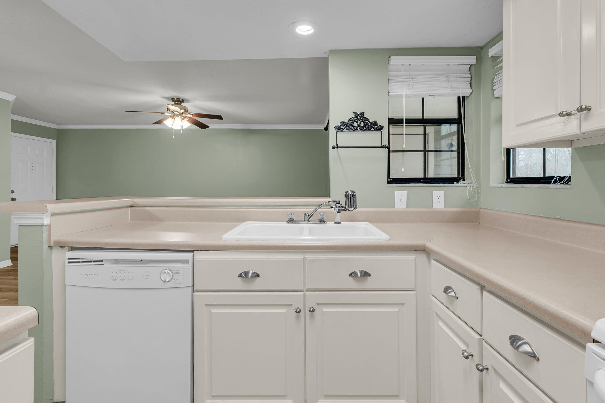 1850 Montclair Drive, Unit D Mount Pleasant, SC 29464 - Photo 11 of 42 CREM - 1850 Montclair Dr unit d-9