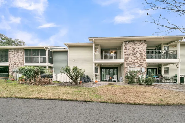 $2,300 | 1850 Montclair Drive, Unit D, Mount Pleasant, SC 29464