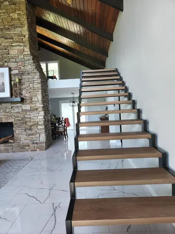 a view of entryway and hall