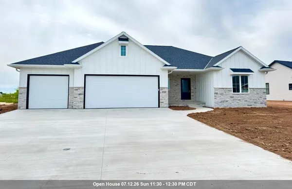 $599,900 | 248 Kerrigan Drive, Wrightstown, WI 54180
