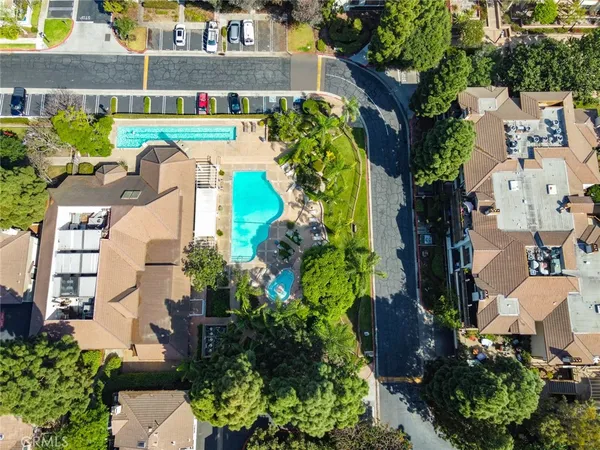 $3,800 | 2563 Plaza Del Amo, Unit 204, Torrance, CA 90503