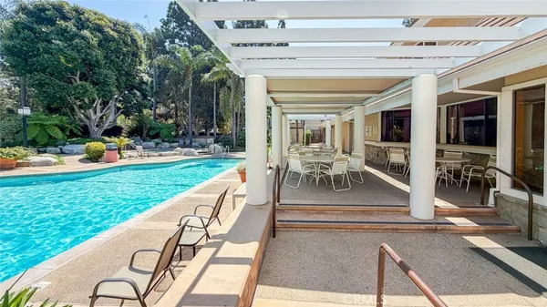 $3,800 | 2563 Plaza Del Amo, Unit 204, Torrance, CA 90503
