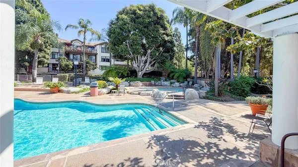 $3,800 | 2563 Plaza Del Amo, Unit 204, Torrance, CA 90503