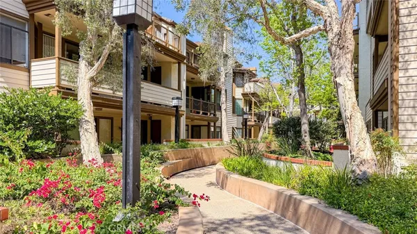 $3,800 | 2563 Plaza Del Amo, Unit 204, Torrance, CA 90503