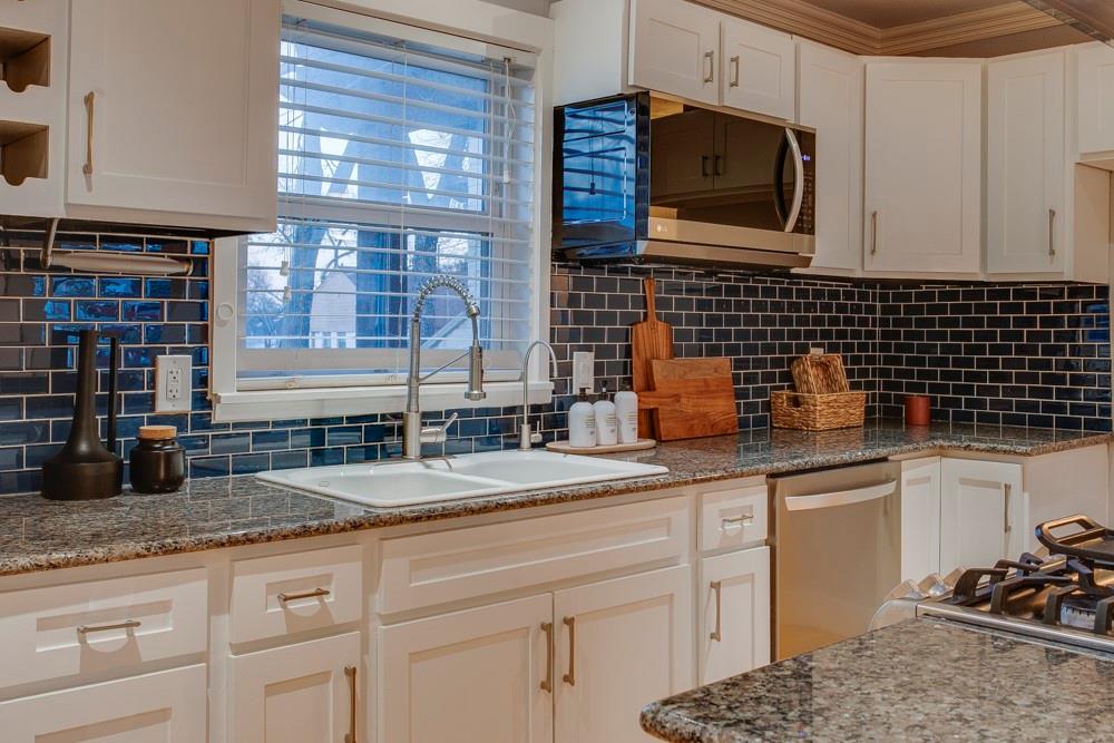 2415 Sunset Avenue Dallas, TX 75211 - Photo 15 of 40