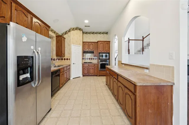 $350,990 | 341 Crystal Lake Drive, DeSoto, TX 75115