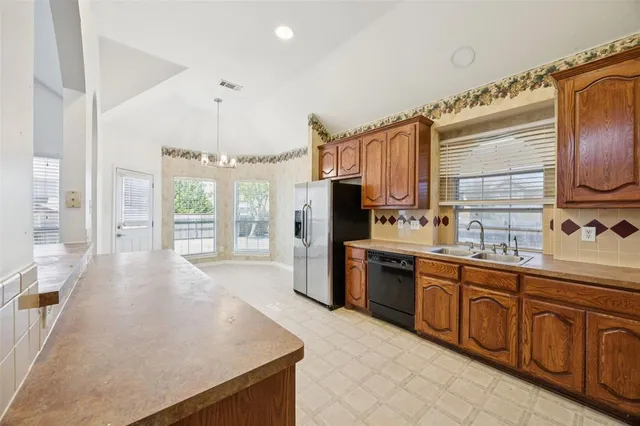 $350,990 | 341 Crystal Lake Drive, DeSoto, TX 75115