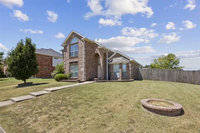 $350,990 | 341 Crystal Lake Drive, DeSoto, TX 75115
