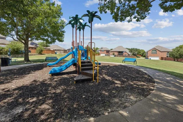 $350,990 | 341 Crystal Lake Drive, DeSoto, TX 75115