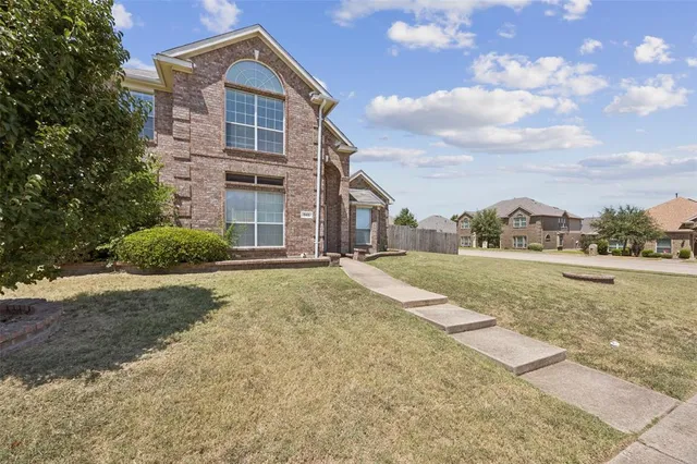 $350,990 | 341 Crystal Lake Drive, DeSoto, TX 75115