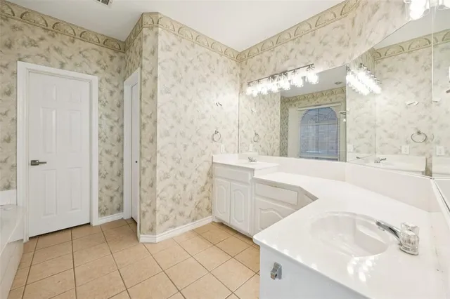 $350,990 | 341 Crystal Lake Drive, DeSoto, TX 75115