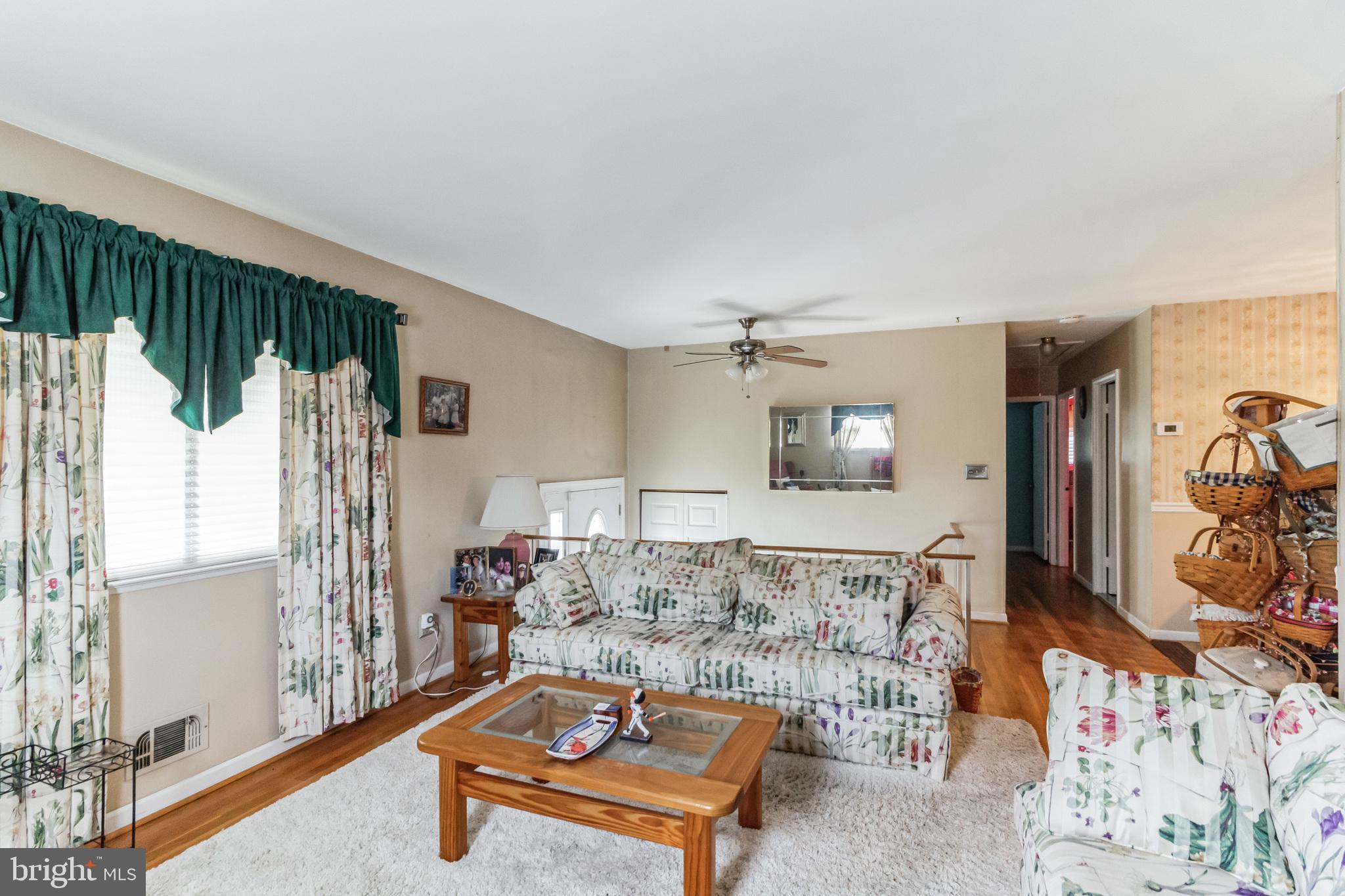 1401 Adamsview Road Catonsville, MD 21228 - Photo 2 of 24