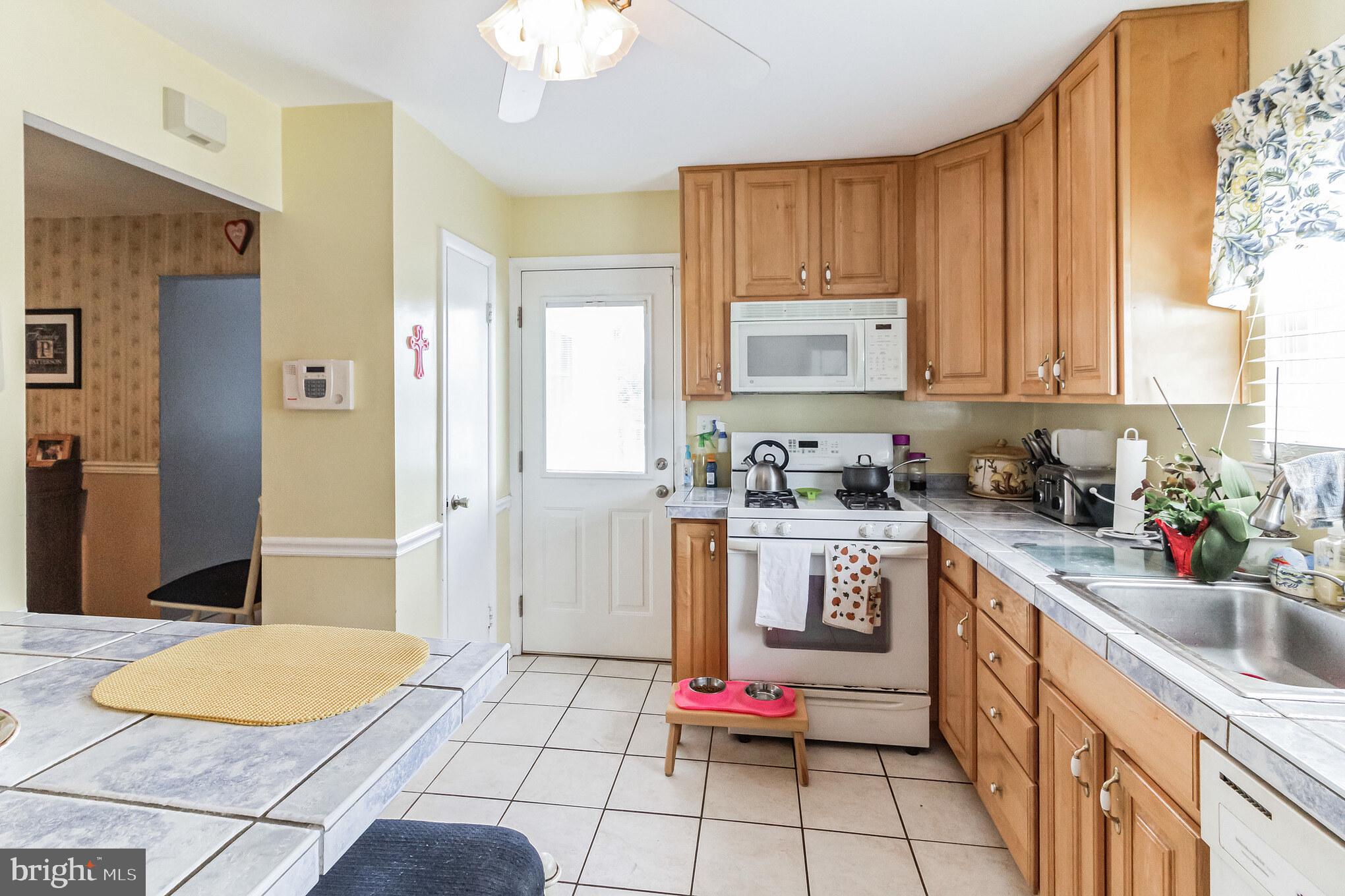 1401 Adamsview Road Catonsville, MD 21228 - Photo 7 of 24
