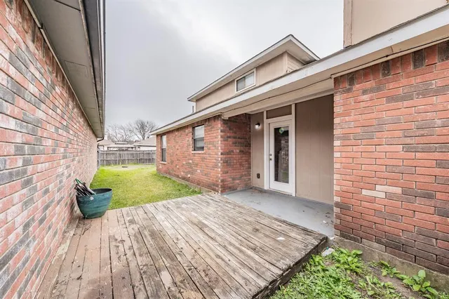 a view of a backyard of the house