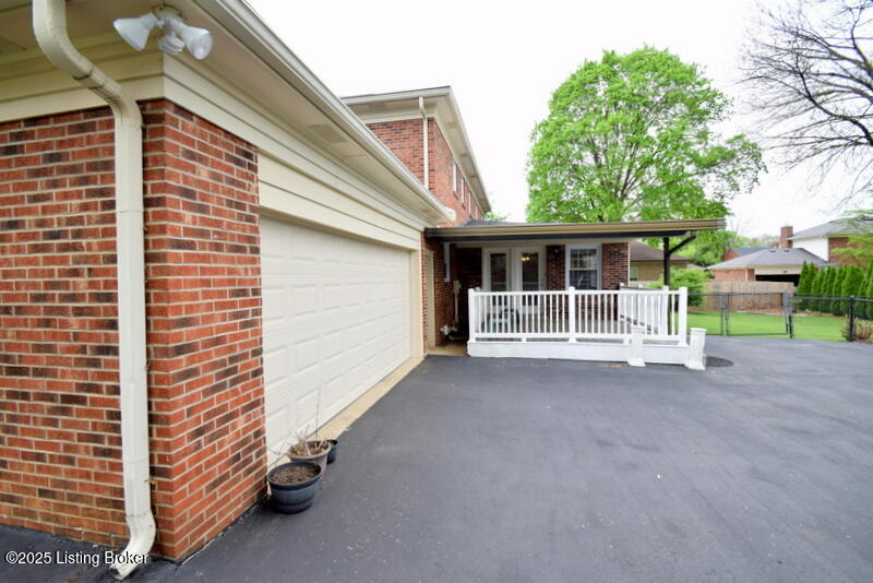 3403 Cross Pointe Road Louisville, KY 40241 - Photo 4 of 72 DSC_0478