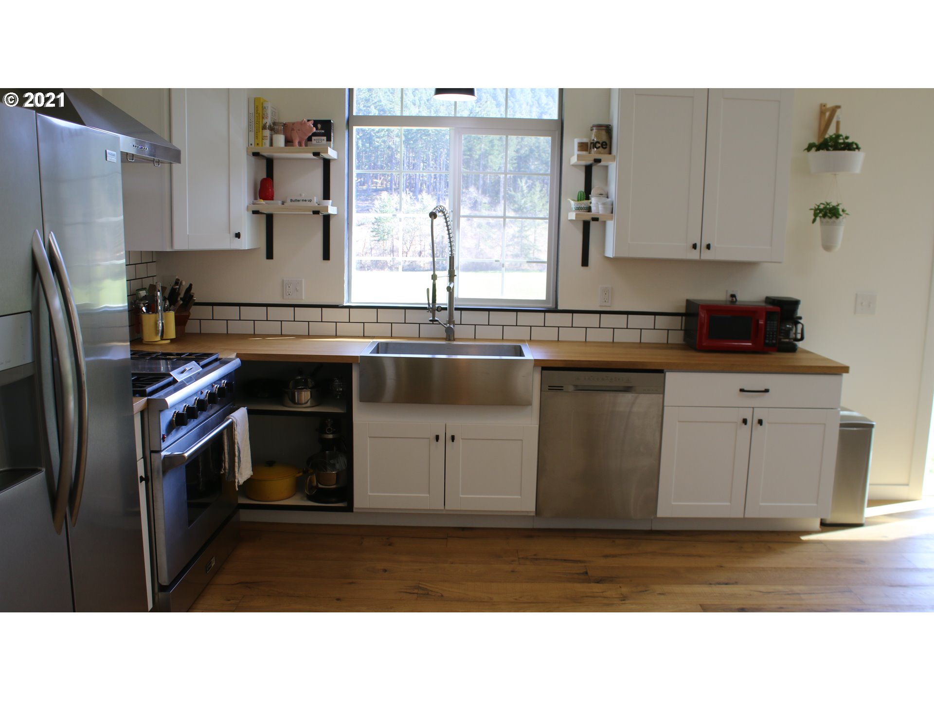 1352 Larson Road Roseburg, OR 97471 - Photo 3 of 24 Gallery Image 3