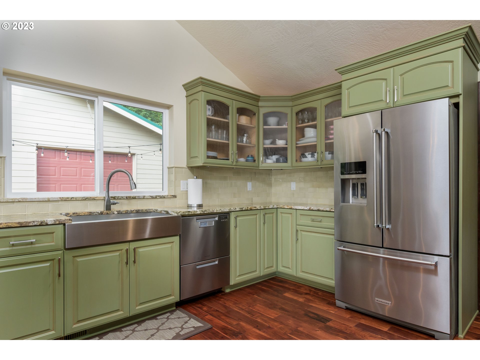 39350 Eagles Rest Road Dexter, OR 97431 - Photo 11 of 42 a kitchen with stainless steel appliances granite countertop a refrigerator and a sink