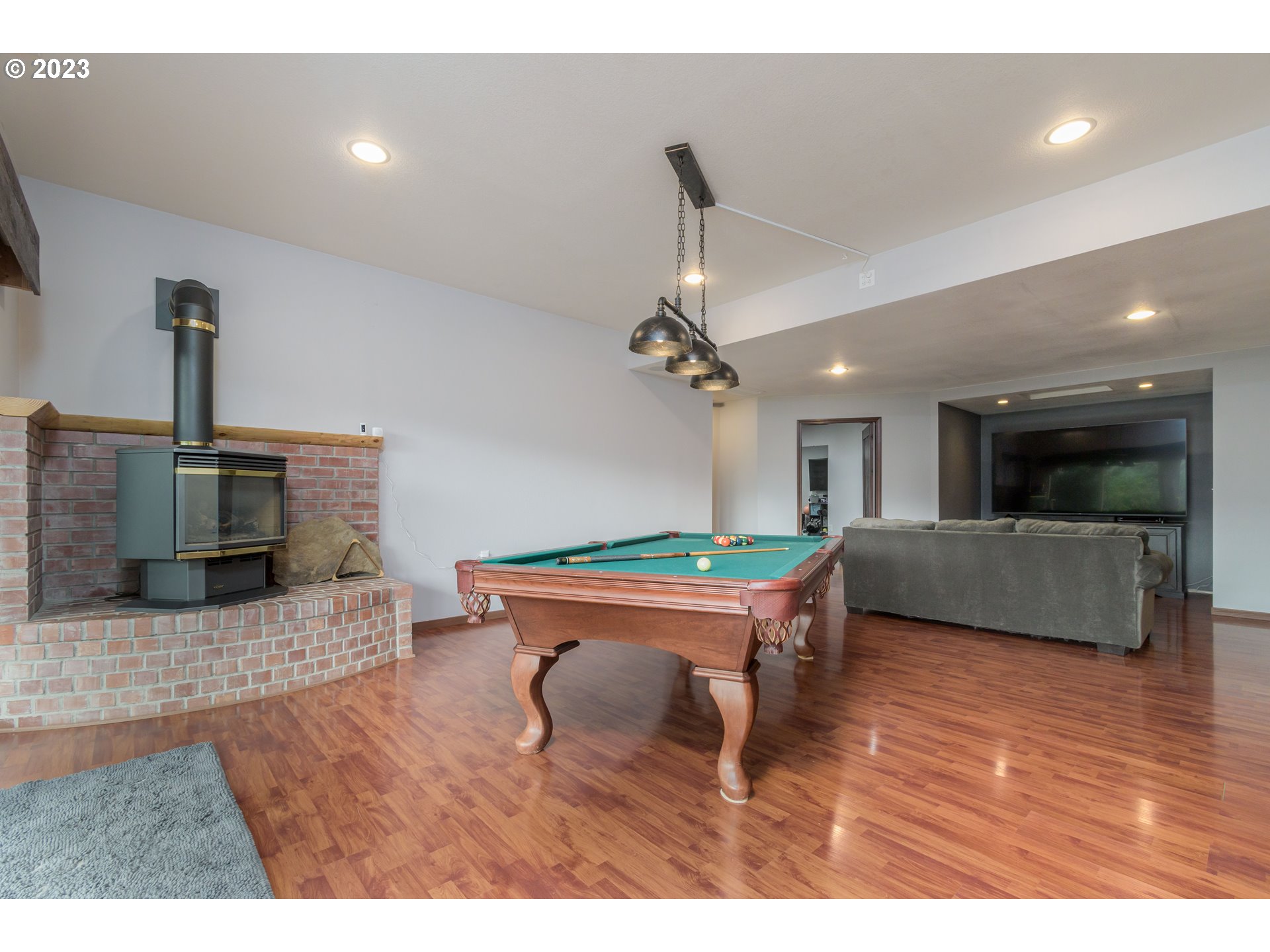 39350 Eagles Rest Road Dexter, OR 97431 - Photo 19 of 42 a room with furniture and a wooden floor