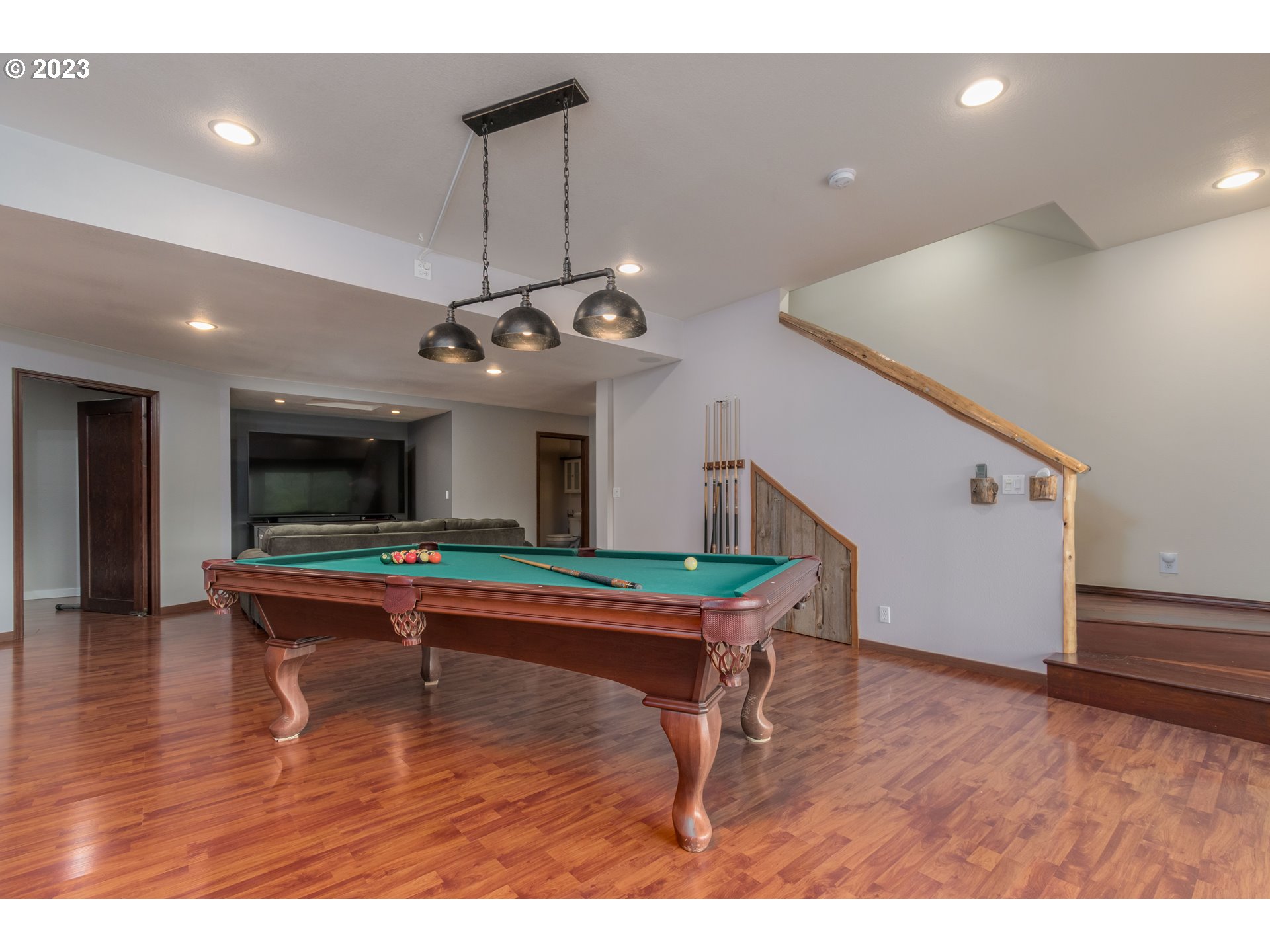 39350 Eagles Rest Road Dexter, OR 97431 - Photo 20 of 42 a room with lots of furniture and wooden floor