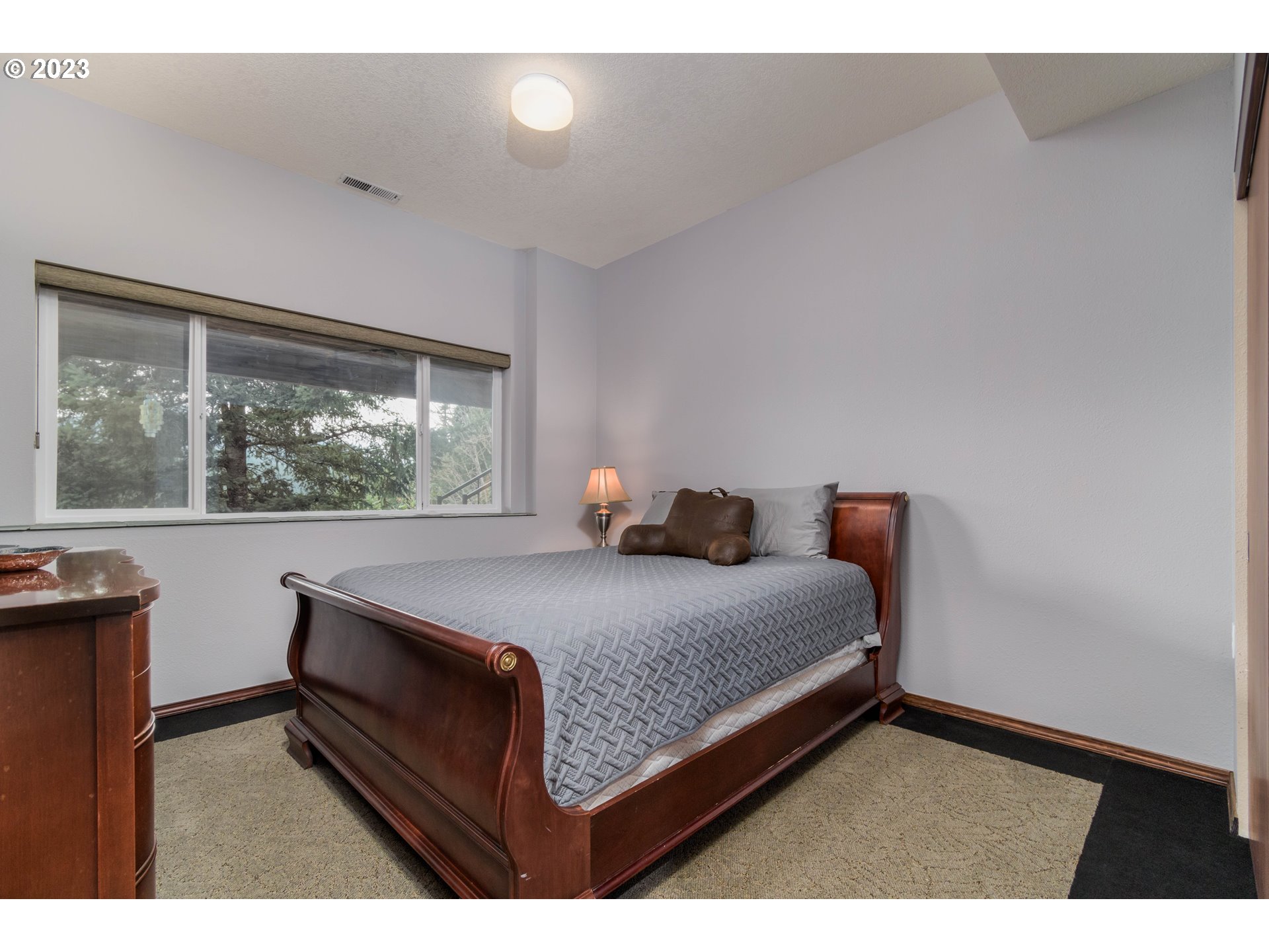 39350 Eagles Rest Road Dexter, OR 97431 - Photo 22 of 42 a bedroom with a bed and a window
