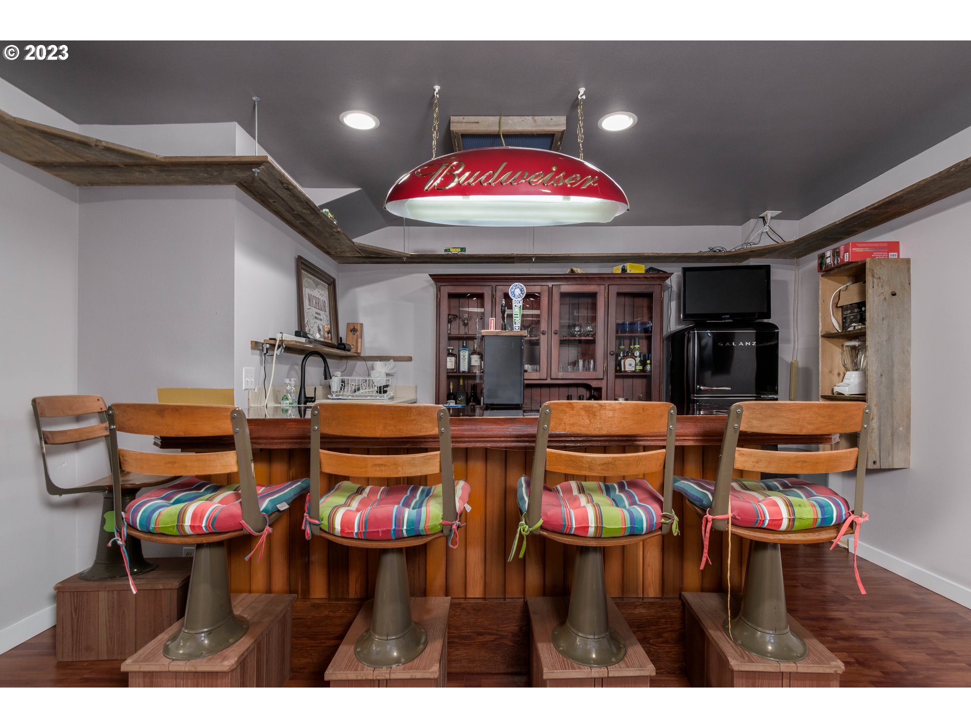 39350 Eagles Rest Road Dexter, OR 97431 - Photo 23 of 42 a kitchen with stainless steel appliances kitchen island granite countertop a dining table and chairs