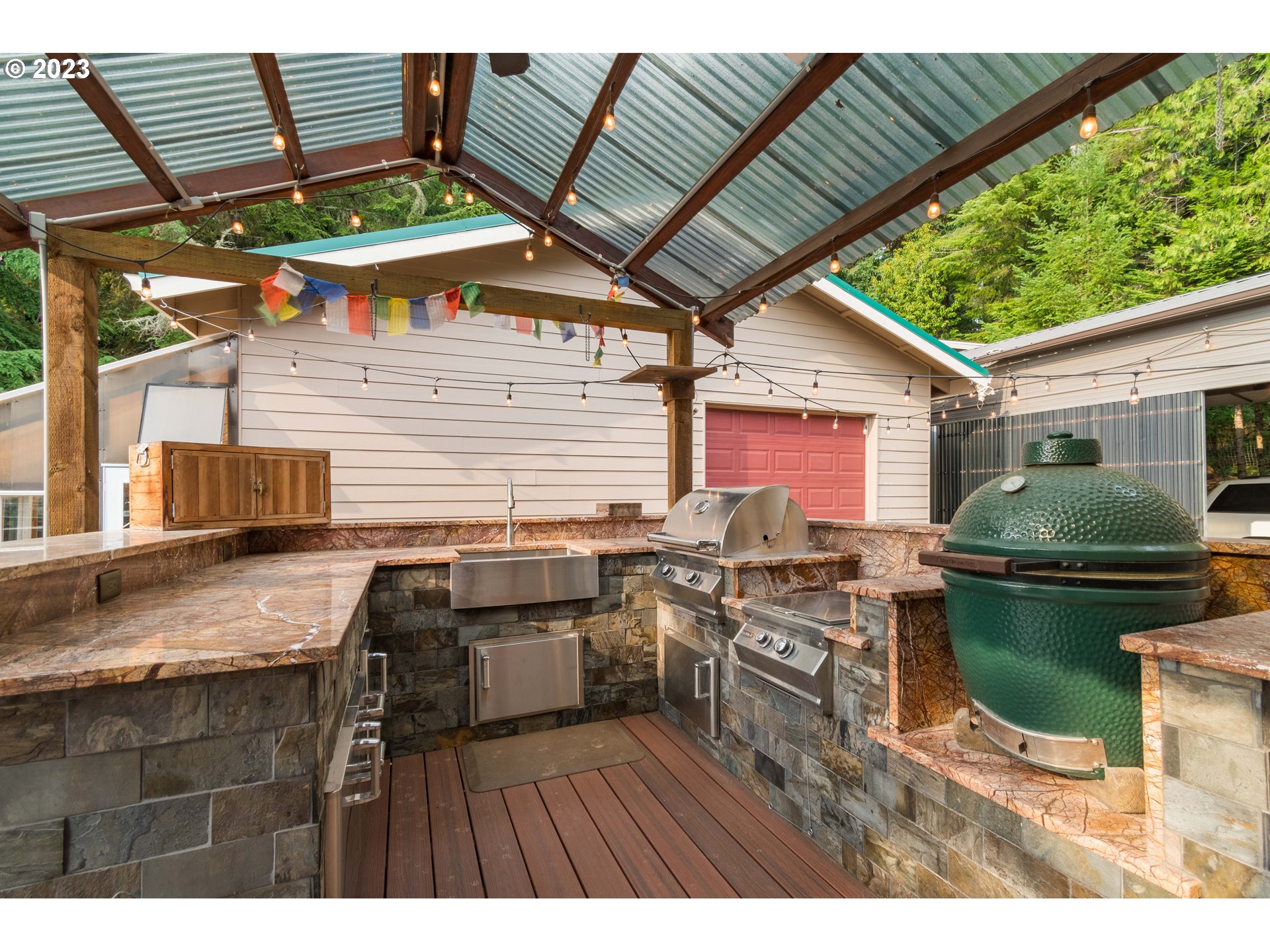 39350 Eagles Rest Road Dexter, OR 97431 - Photo 29 of 42 a view of outdoor kitchen