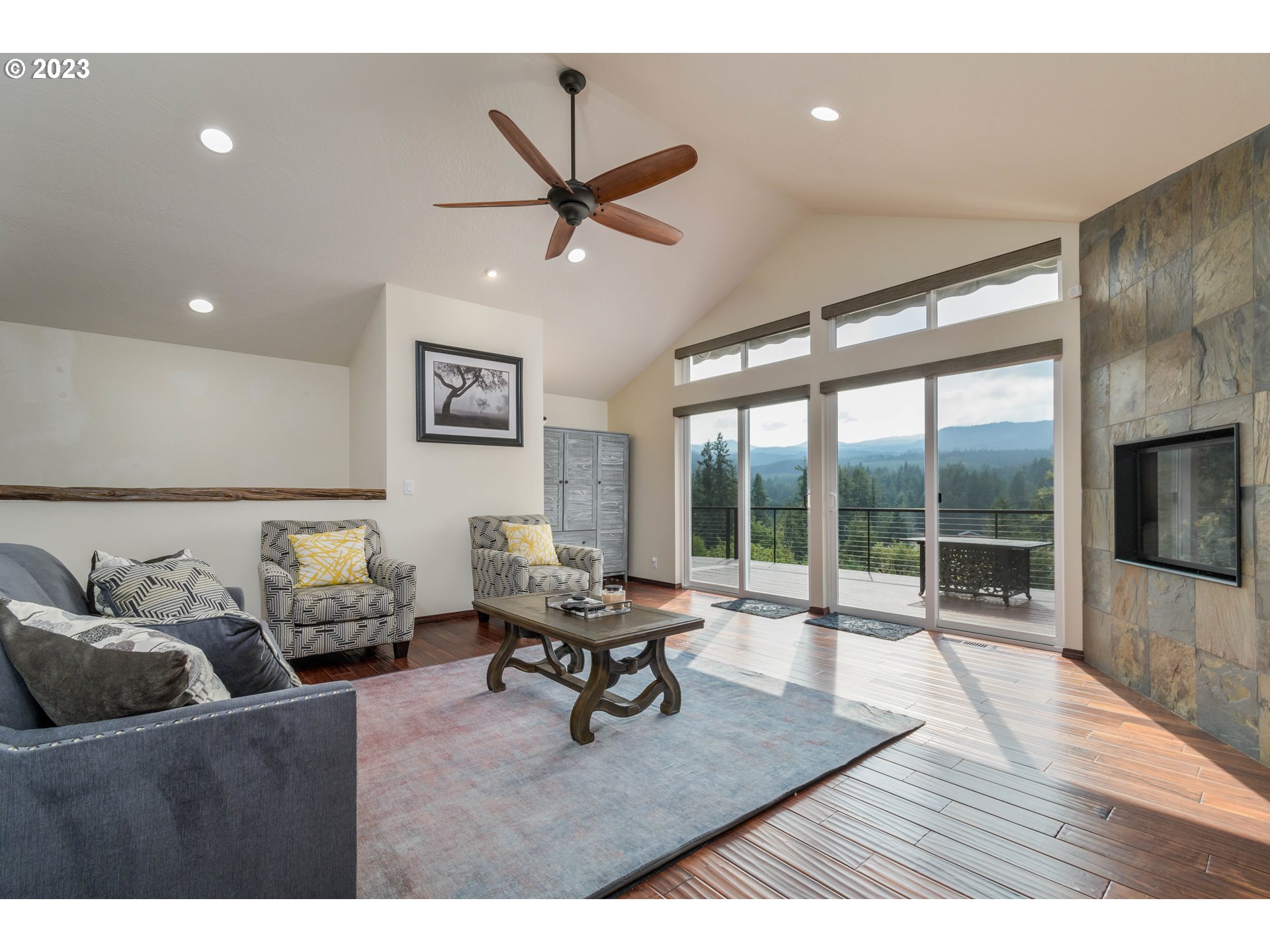 39350 Eagles Rest Road Dexter, OR 97431 - Photo 3 of 42 a living room with furniture and a flat screen tv