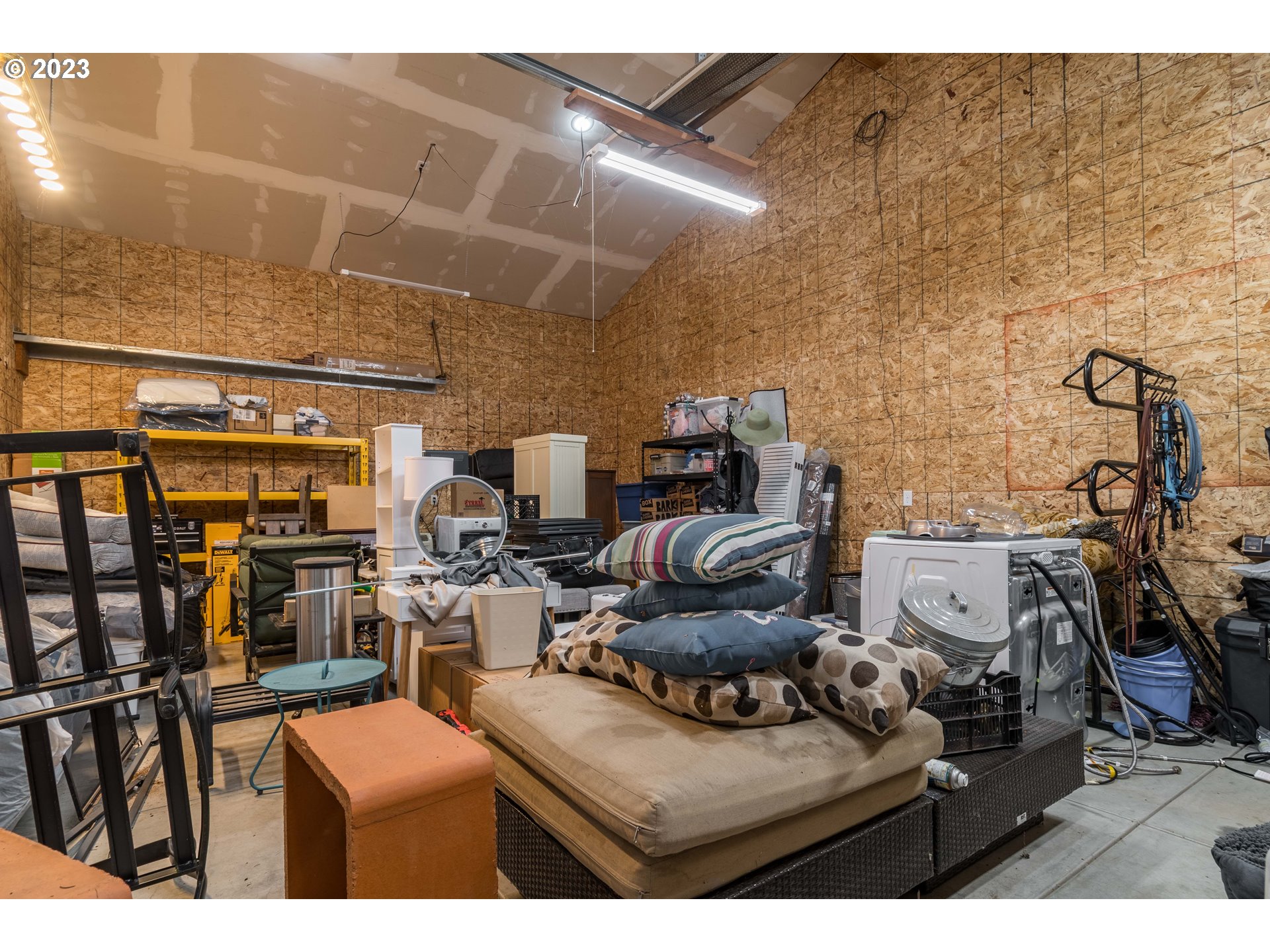 39350 Eagles Rest Road Dexter, OR 97431 - Photo 36 of 42 a view of a room with gym equipment
