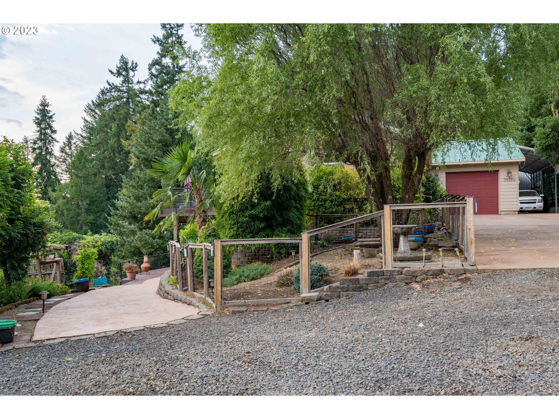 39350 Eagles Rest Road Dexter, OR 97431 - Photo 37 of 42 a backyard of a house with table and chairs