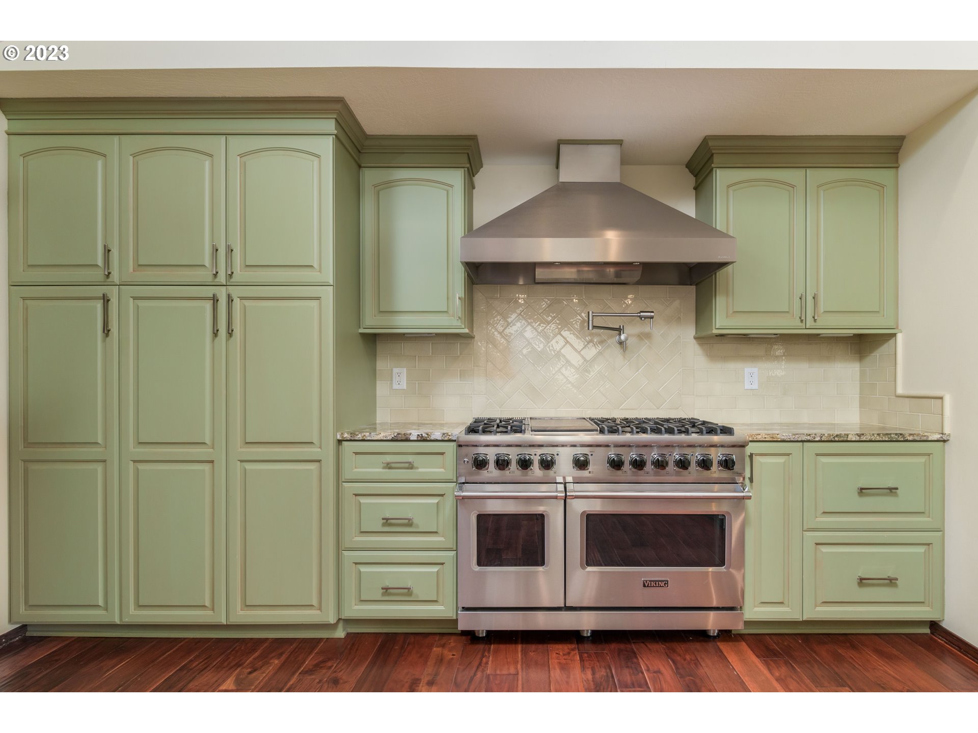 39350 Eagles Rest Road Dexter, OR 97431 - Photo 10 of 42 a kitchen with granite countertop a stove and a wooden cabinets