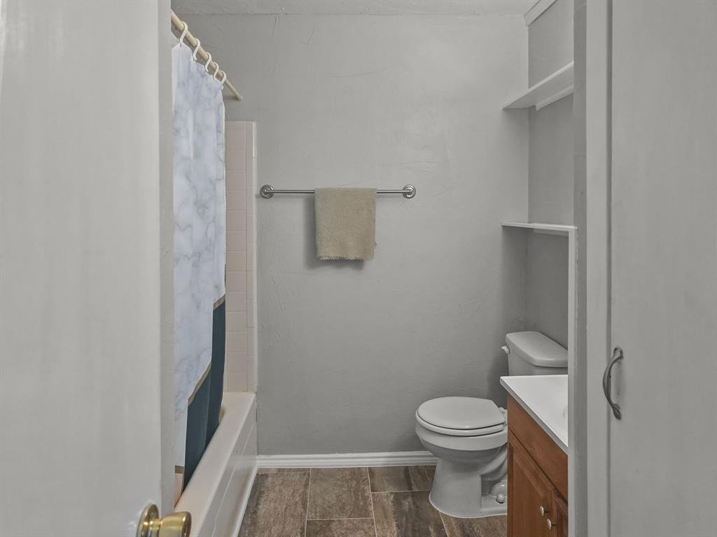 701 Idlewilde Drive Lewisville, TX 75067 - Photo 9 of 13 Full bath featuring vanity and shower / bathtub combination with curtain