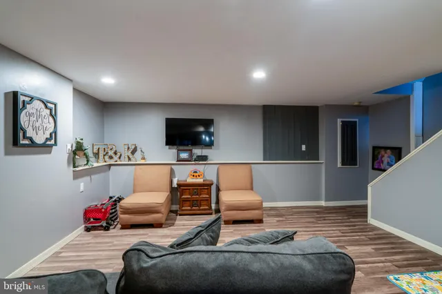 a bedroom with bed and a mirror