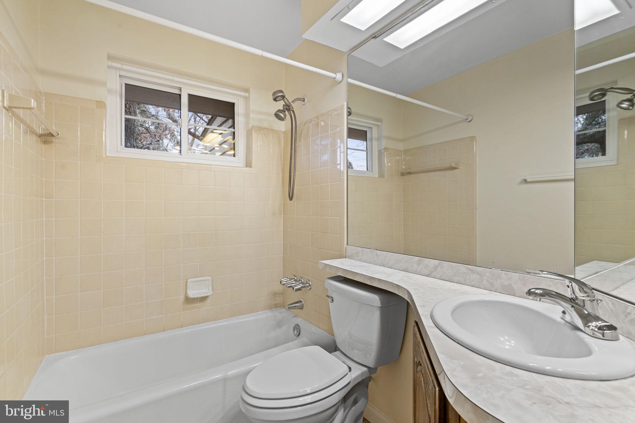 4954 Catharpin Road Gainesville, VA 20155 - Photo 22 of 24 Bath #1