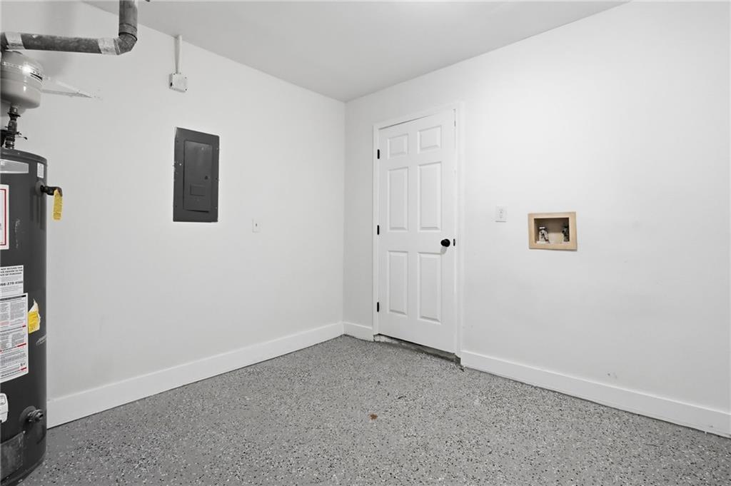 1808 Singer Way Lithonia, GA 30058 - Photo 24 of 37 an empty room with windows