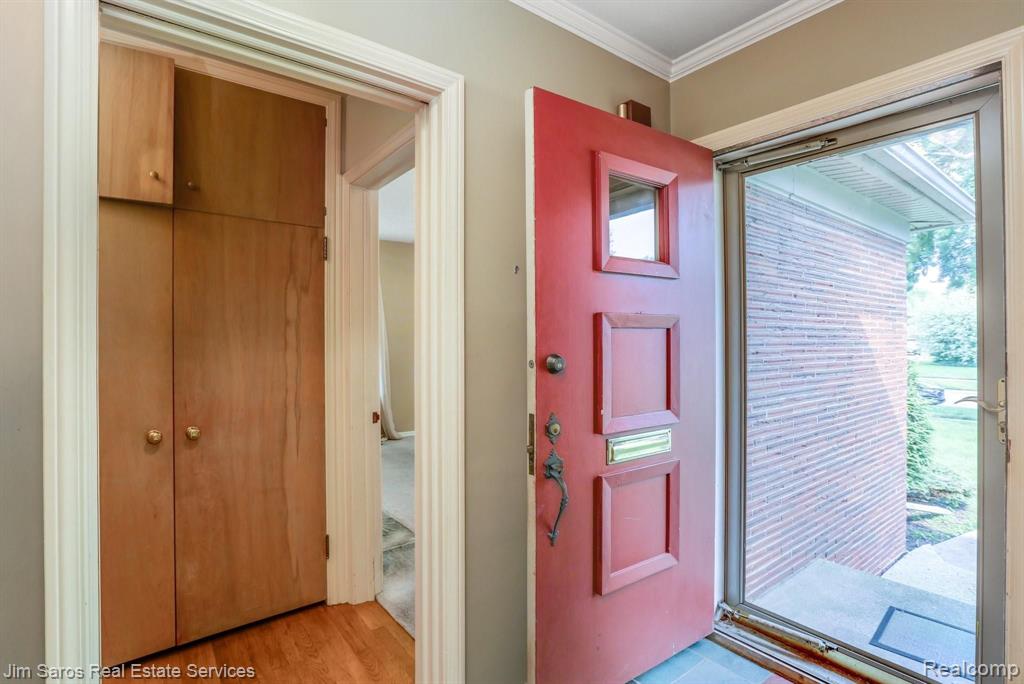 1081 Torrey Road Grosse Pointe Woods, MI 48236 - Photo 3 of 22
