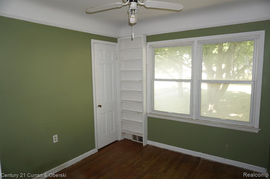 5043 South Wayne Road Wayne, MI 48184 - Photo 11 of 25