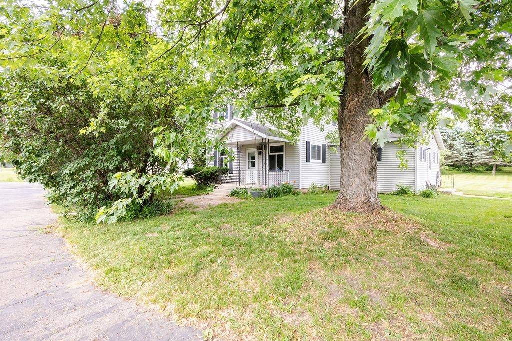 401 Water Street Rosholt, WI 54473 - Photo 3 of 31
