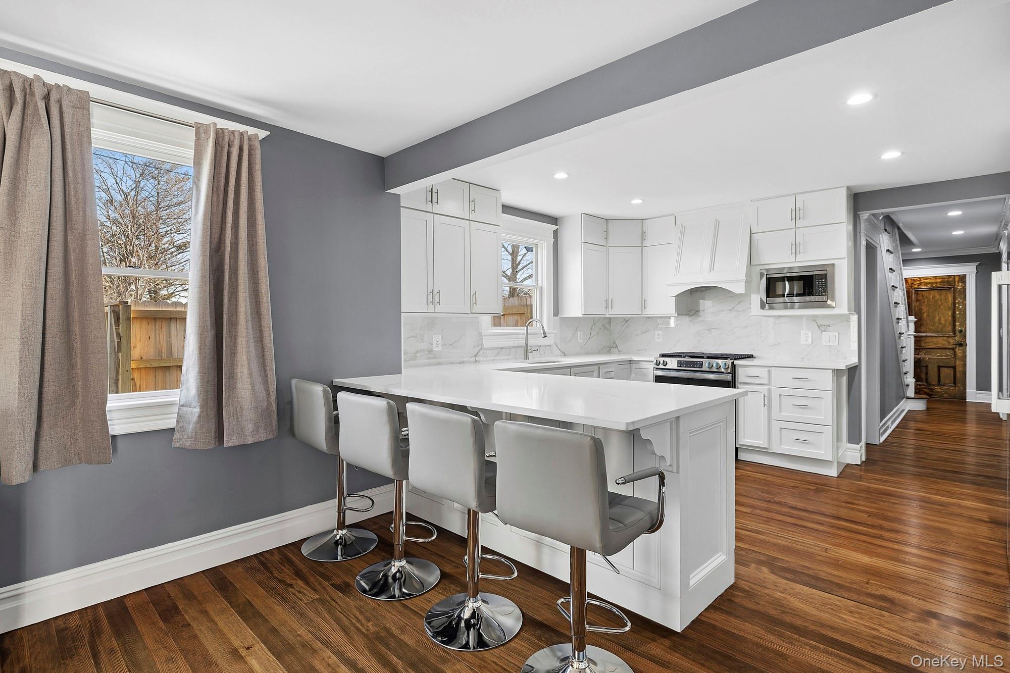 178 Main Road Riverhead, NY 11901 - Photo 5 of 28 Gallery Image 5