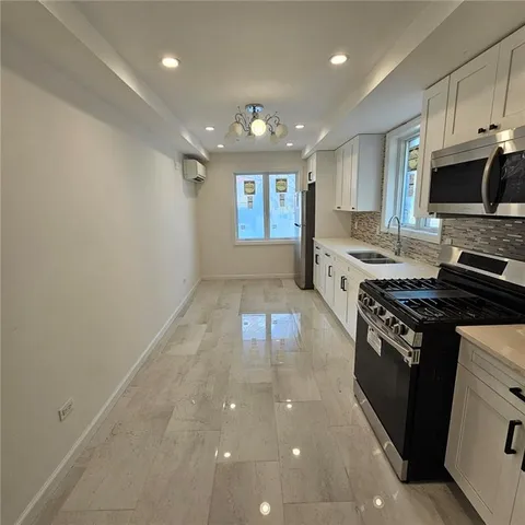 a close up view of a washer and dryer