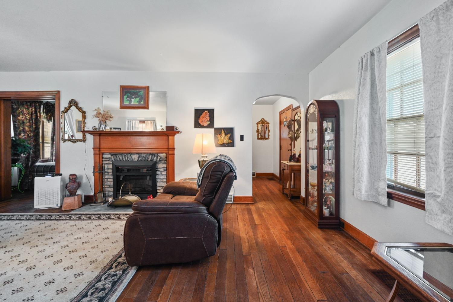 312 Decatur Street Aurora, IN 47001 - Photo 3 of 44 Gallery Image 3