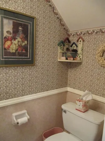 a en suite bathroom with sink and mirror