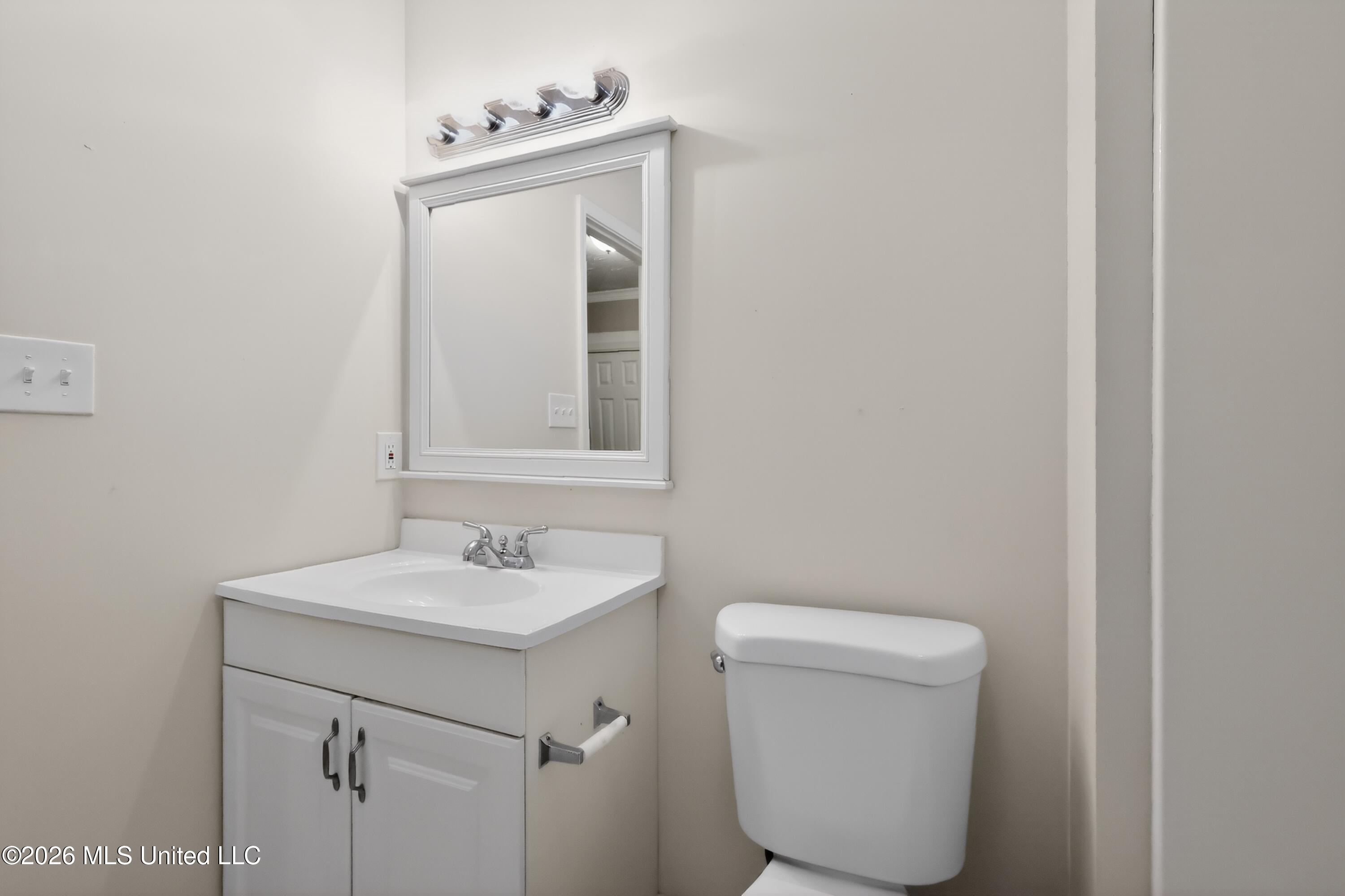 4003 West Lake Road Jackson, MS 39212 - Photo 29 of 38 29_4003_W_Lake_Rd-Bathroom-5526