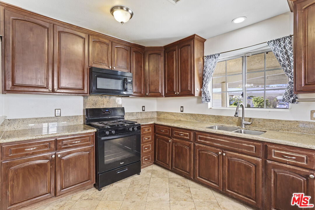 6642 Rhea Avenue Reseda, CA 91335 - Photo 25 of 49 Gallery Image 25