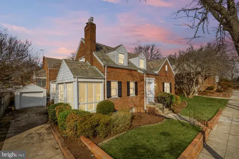 $800,000 | 3918 17th Place Northeast, Washington, DC 20018